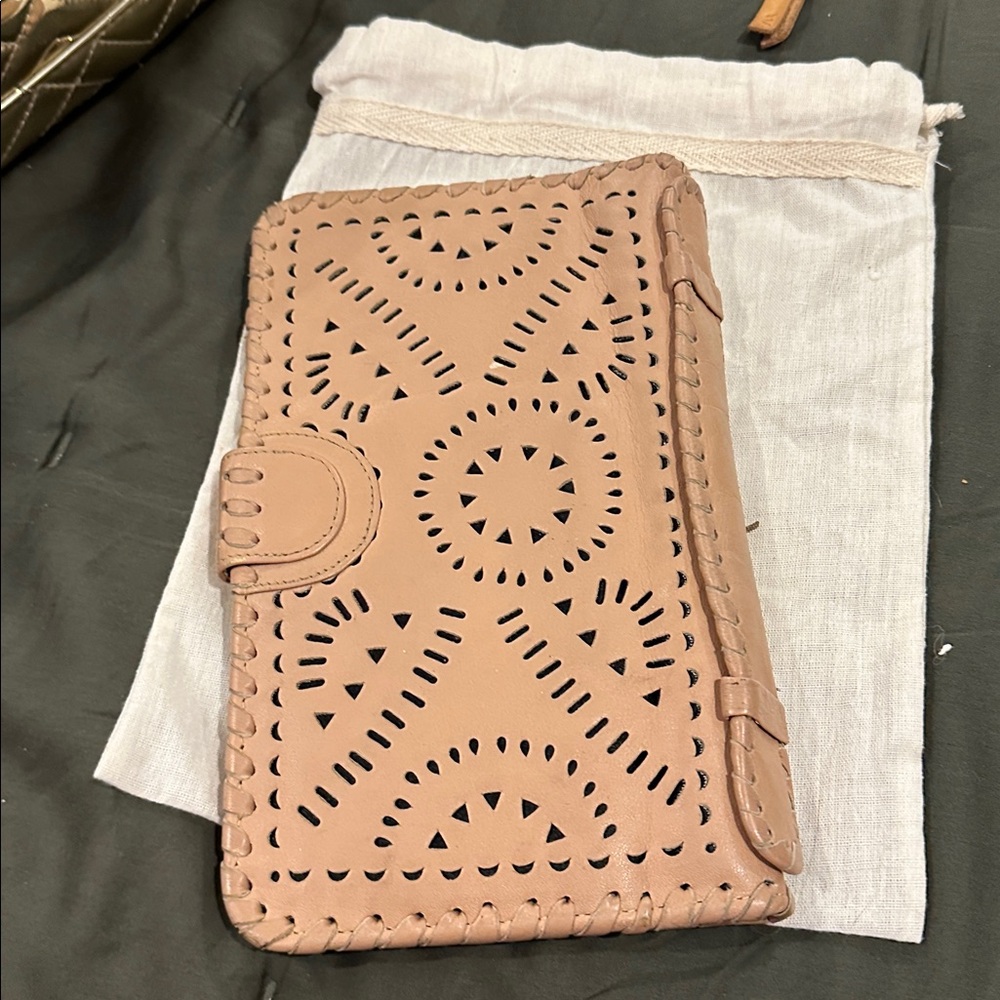 Cleobella Beige Cutout Wallet - Picture 3 of 3